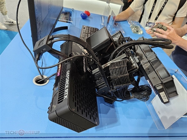 海韵3200W电源配备6个16针接口：杜绝显卡烧毁