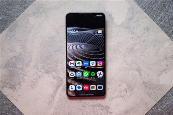 王腾换上REDMI K80至尊版：REDMI性能王者