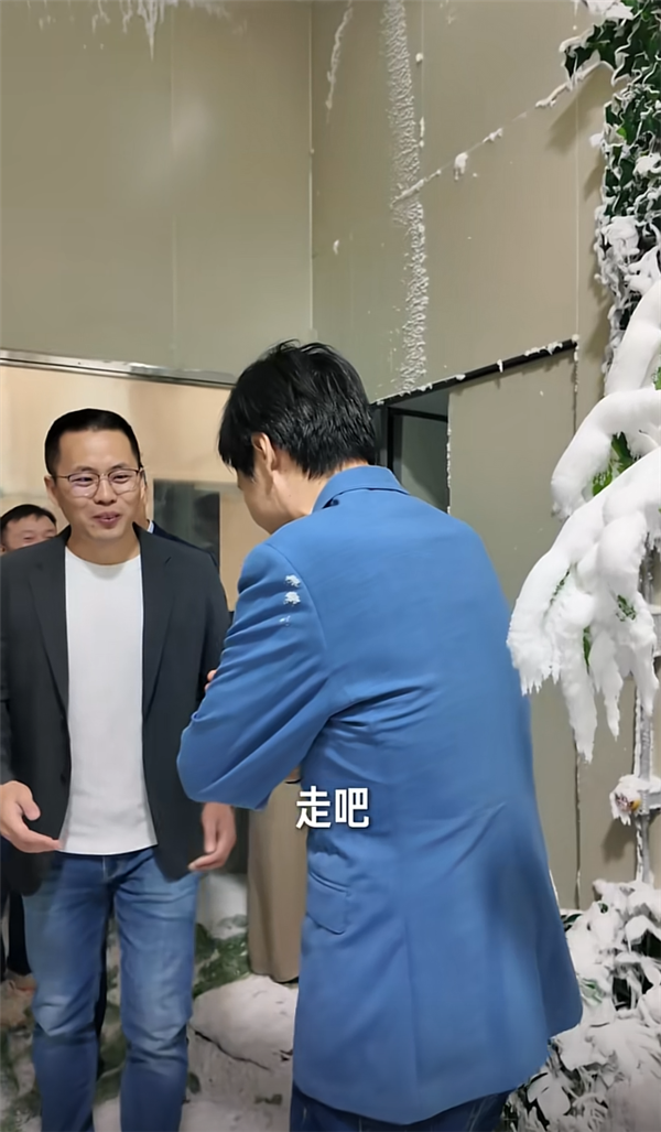 雷军亲测小米空调实验室：零下20℃直呼冻死了