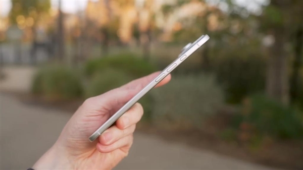 曝iPhone 17 Air仅重146g！梦回iPhone 6s时代