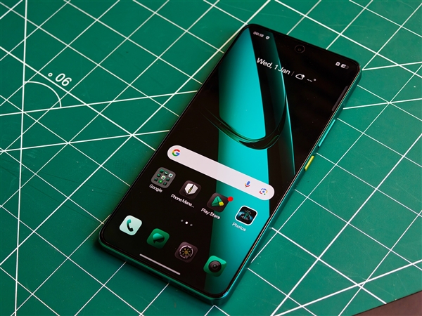 真我GT7阿斯顿马丁限定版官宣：明天见