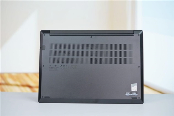 经典小红帽设计！联想ThinkPad E14 2025图赏