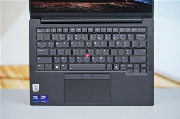 经典小红帽设计！联想ThinkPad E14 2025图赏