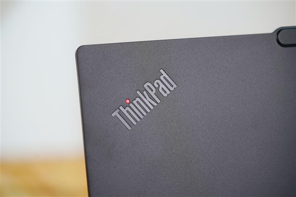经典小红帽设计！联想ThinkPad E14 2025图赏