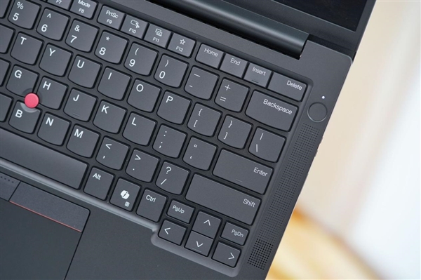 经典小红帽设计！联想ThinkPad E14 2025图赏