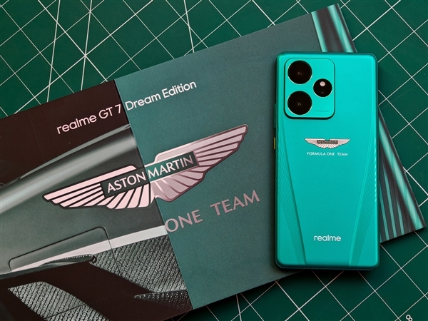 真我GT7阿斯顿马丁F1限量版国行官宣：明天发布