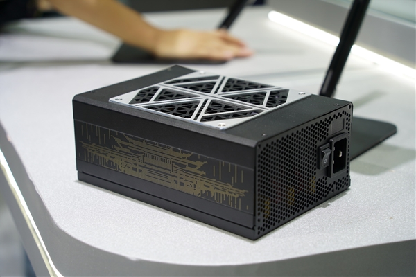 唯一钛金标准！鑫谷3200W电源首秀：多达8个12V-2x6 16针接口