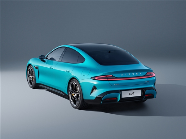 小米SU7上市14个月没对手 连降价都不用！卢伟冰：竞争力默秒全