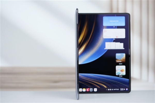 华为首款鸿蒙折叠屏电脑！MateBook Fold非凡大师图赏