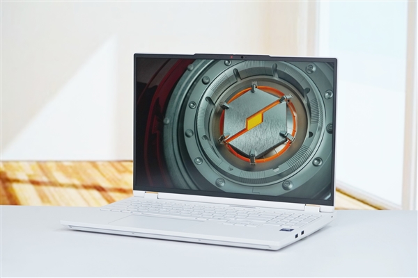 酷睿Ultra 9+RTX 5090双绝！机械革命耀世16 Ultra图赏