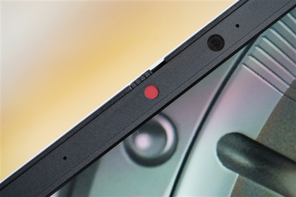 酷睿Ultra 9+RTX 5090双绝！机械革命耀世16 Ultra图赏