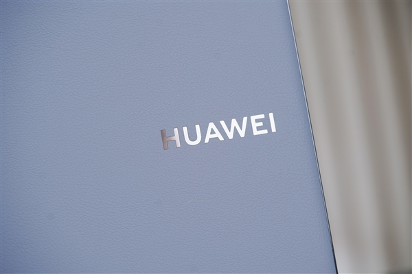 华为首款鸿蒙折叠屏电脑！MateBook Fold非凡大师图赏