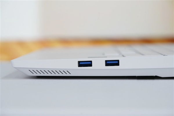 酷睿Ultra 9+RTX 5090双绝！机械革命耀世16 Ultra图赏