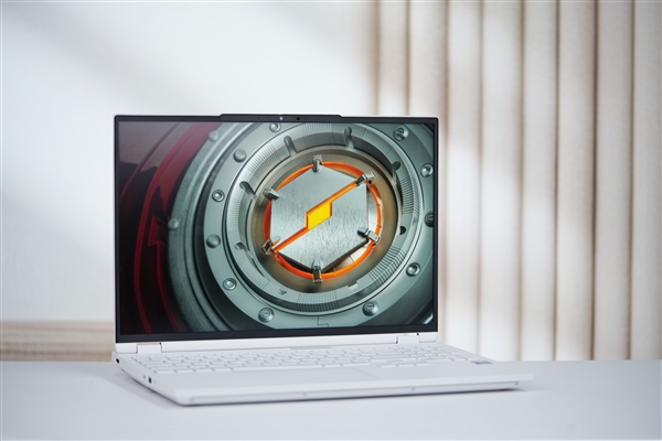 酷睿Ultra 9+RTX 5090双绝！机械革命耀世16 Ultra图赏