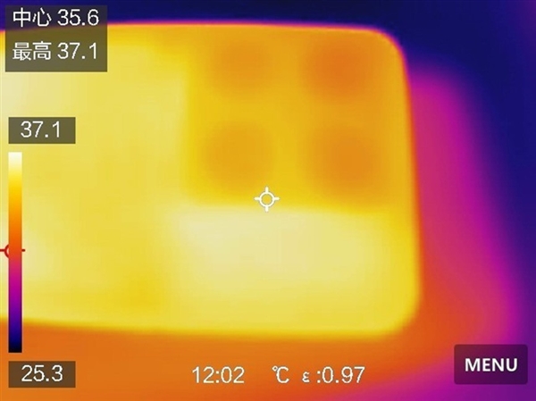 巅峰对决！小米玄戒O1/苹果A18 Pro对比实测