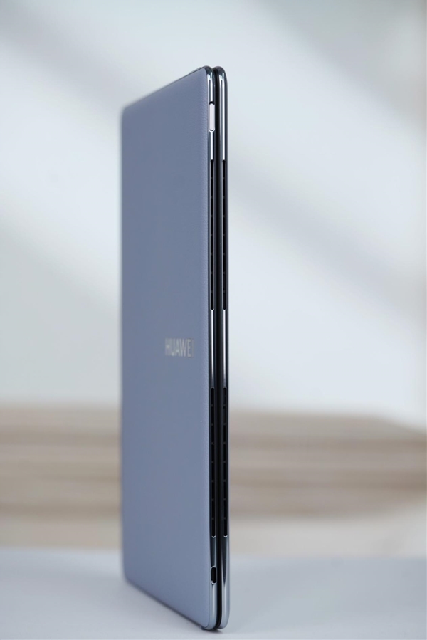 华为首款鸿蒙折叠屏电脑！MateBook Fold非凡大师图赏