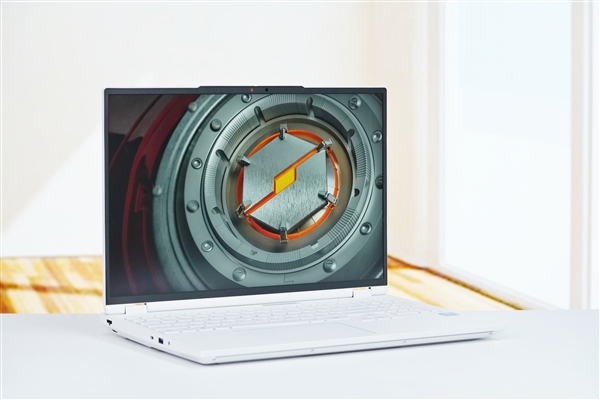 酷睿Ultra 9+RTX 5090双绝！机械革命耀世16 Ultra图赏