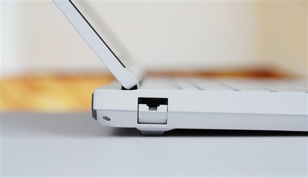 酷睿Ultra 9+RTX 5090双绝！机械革命耀世16 Ultra图赏