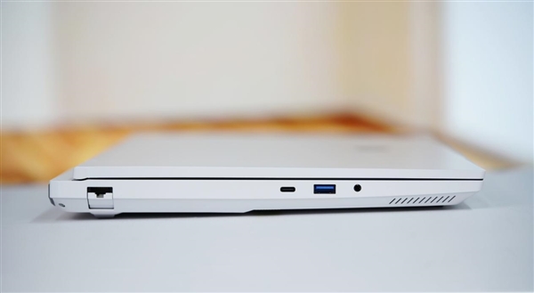 酷睿Ultra 9+RTX 5090双绝！机械革命耀世16 Ultra图赏