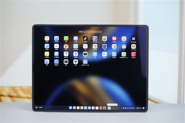 华为首款鸿蒙折叠屏电脑！MateBook Fold非凡大师图赏