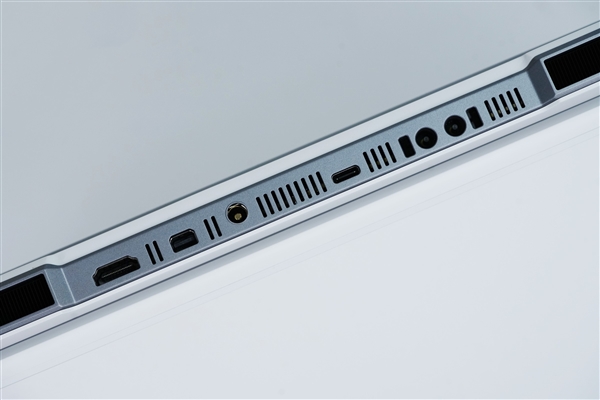 酷睿Ultra 9+RTX 5090双绝！机械革命耀世16 Ultra图赏