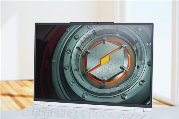 酷睿Ultra 9+RTX 5090双绝！机械革命耀世16 Ultra图赏