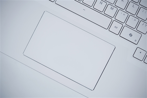 酷睿Ultra 9+RTX 5090双绝！机械革命耀世16 Ultra图赏