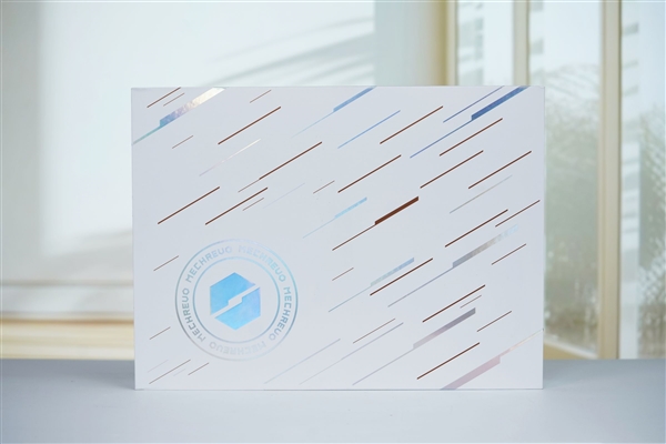 酷睿Ultra 9+RTX 5090双绝！机械革命耀世16 Ultra图赏