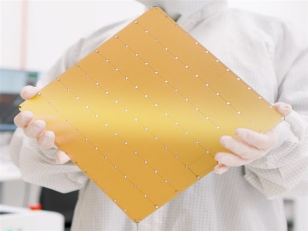 碾压NVIDIA！Cerebras全球尺寸最大芯片：惊人的40亿个晶体管