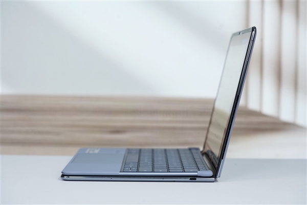 华为首款鸿蒙折叠屏电脑！MateBook Fold非凡大师图赏