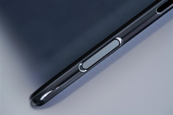 华为首款鸿蒙折叠屏电脑！MateBook Fold非凡大师图赏