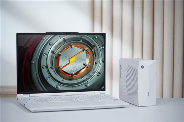 酷睿Ultra 9+RTX 5090双绝！机械革命耀世16 Ultra图赏