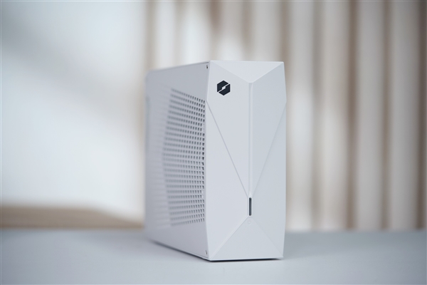 酷睿Ultra 9+RTX 5090双绝！机械革命耀世16 Ultra图赏