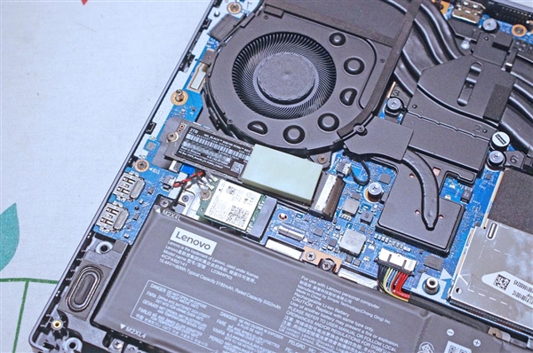 【众测】极致性能 只为最佳体验！WD_BLACK SN8100 2B SSD评测