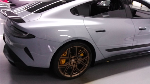 博主提SU7 Ultra用小米1拍照记录！雷军：感谢大家15年的不离不弃