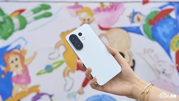 续航拍照全拉满就算了 还搞胶片氛围感 vivo太懂年轻人了