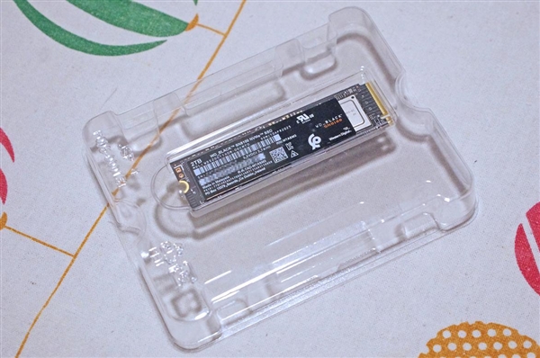 【众测】极致性能 只为最佳体验！WD_BLACK SN8100 2B SSD评测