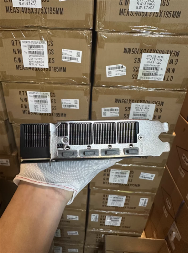 暴力涡轮风扇版RTX 5090现身国内：只要2.6万！还有3年质保