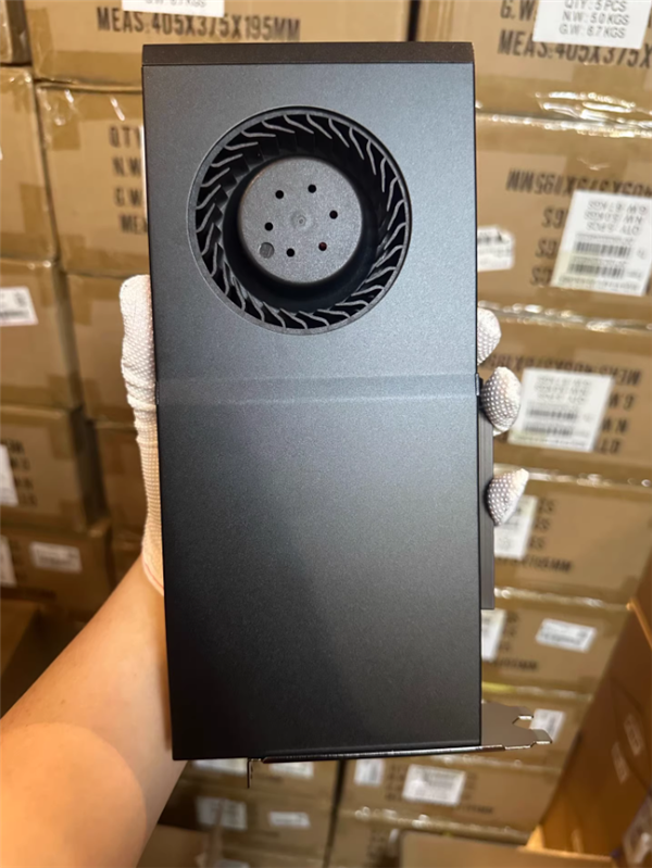 暴力涡轮风扇版RTX 5090现身国内：只要2.6万！还有3年质保
