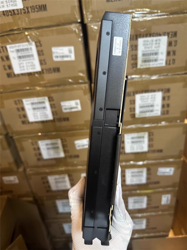 暴力涡轮风扇版RTX 5090现身国内：只要2.6万！还有3年质保