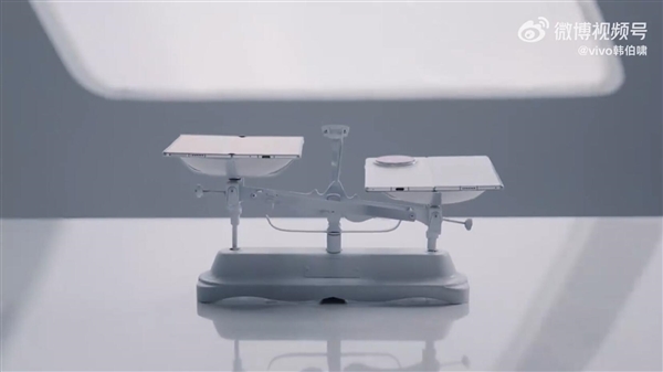 vivo X Fold5官宣：史上最轻大折叠 比iPhone更轻