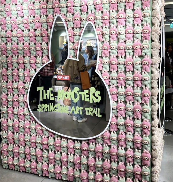 在美国人面前 爱马仕都没泡泡玛特香