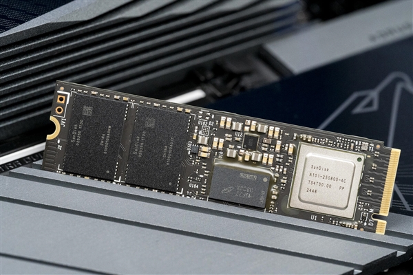 【众测】无限接近PCIe 5.0×4理论极限！WD_BLACK SN8100 SSD双平台测试