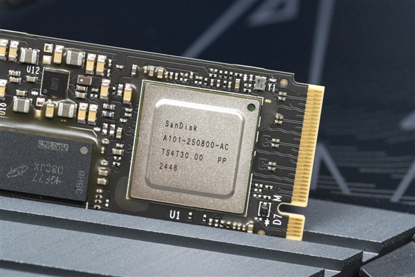 【众测】无限接近PCIe 5.0×4理论极限！WD_BLACK SN8100 SSD双平台测试