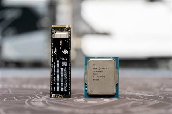 【众测】无限接近PCIe 5.0×4理论极限！WD_BLACK SN8100 SSD双平台测试