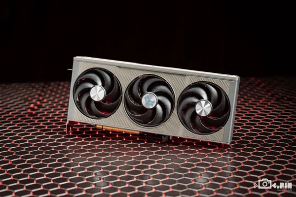 比英伟达更便宜 AMD新的甜品卡用起来到底怎么样
