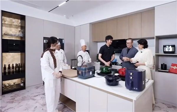 格力锅比汤重要！董明珠直播不满员工话术直接打断  回应：这不是批评