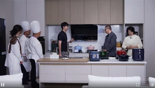 董明珠曝五星级酒店不敢洗百褶裙：格力洗衣机敢洗 不伤衣