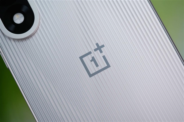 性能最强天玑手机！一加Ace 5至尊版图赏