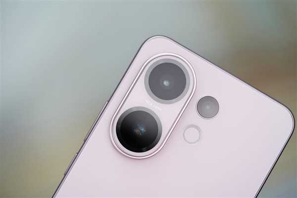 手感绝佳纯直屏！vivo S30桃桃粉图赏